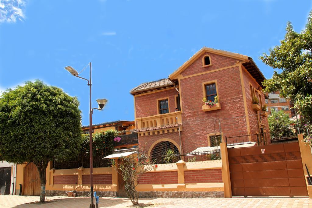 Arupo Bed And Breakfast كويتو الغرفة الصورة